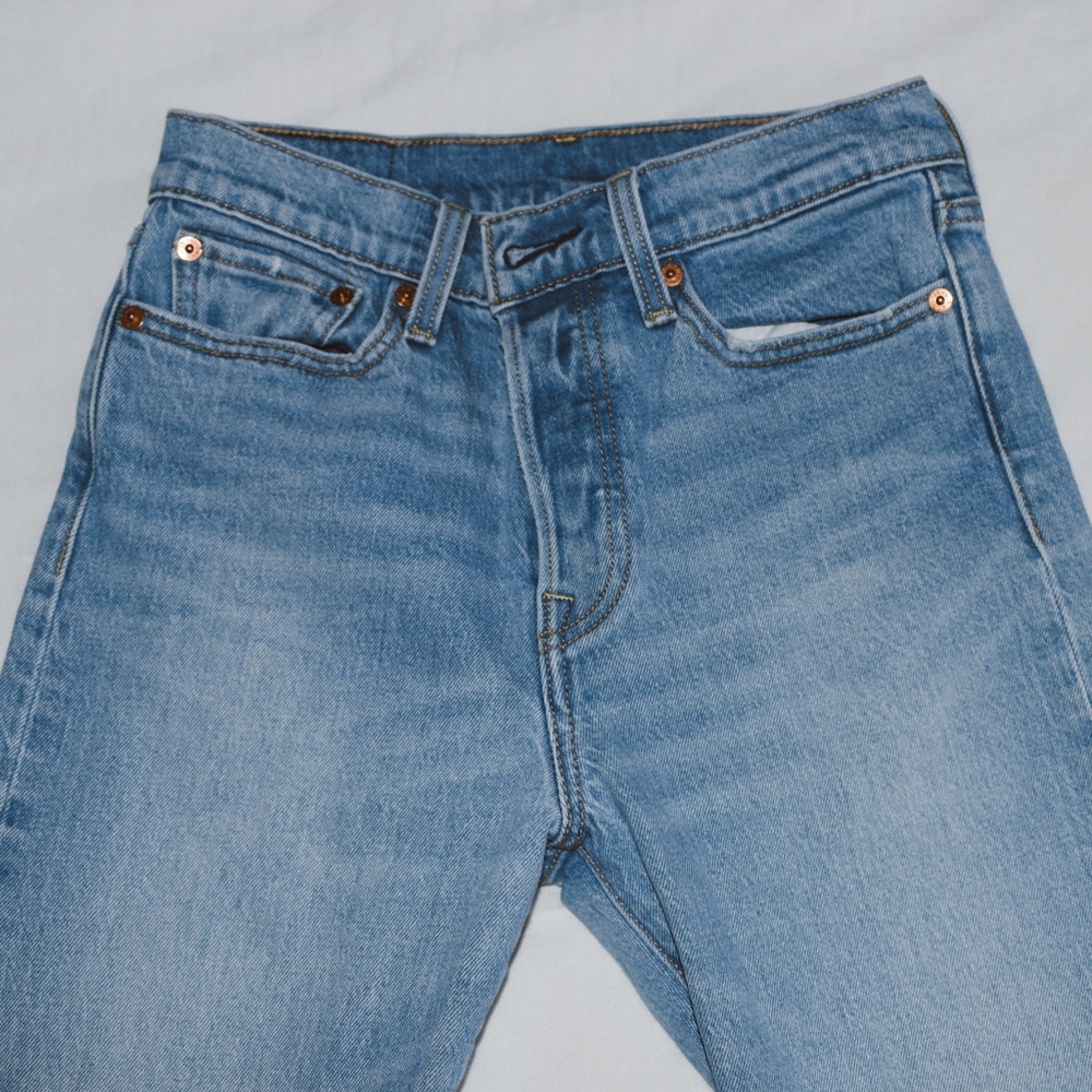 Levi’s - Picture 2 of 2